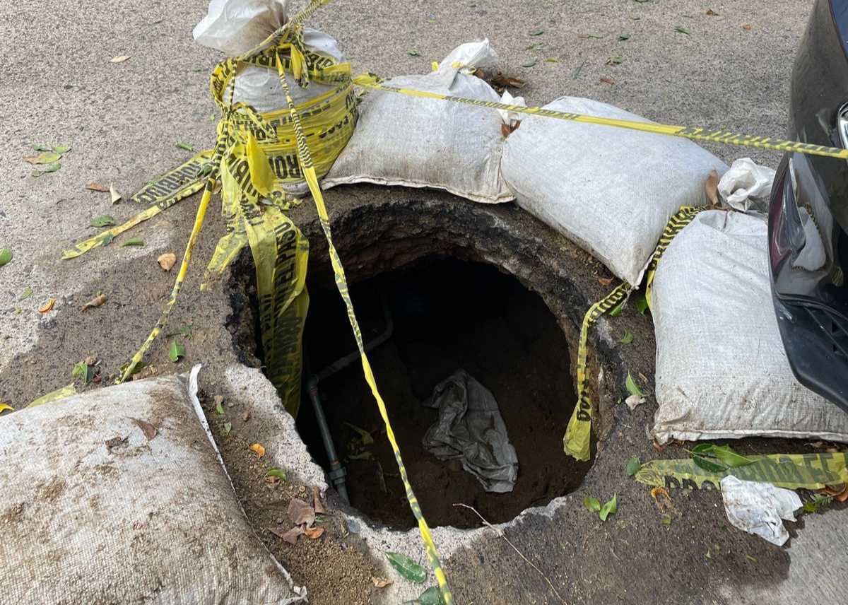 Vecinos de San Rafael culpan a obras del colector pluvial por socavones