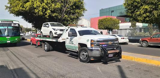 Piden investigar corrupción de grúas pirata en Jalisco