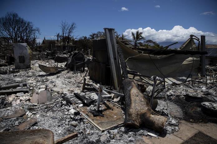 Confirman la muerte de dos mexicanos por incendios en Maui
