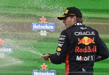 Verstappen suma su novena victoria de la temporada al ganar en Holanda y Checo termina cuarto
