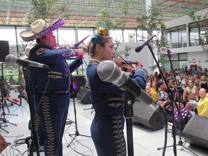 Dedican gala de mariachi a adultos mayores del CENAM en Zapopan