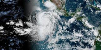 Jova crece a huracán en el Pacífico mexicano y causa lluvias en el occidente del país