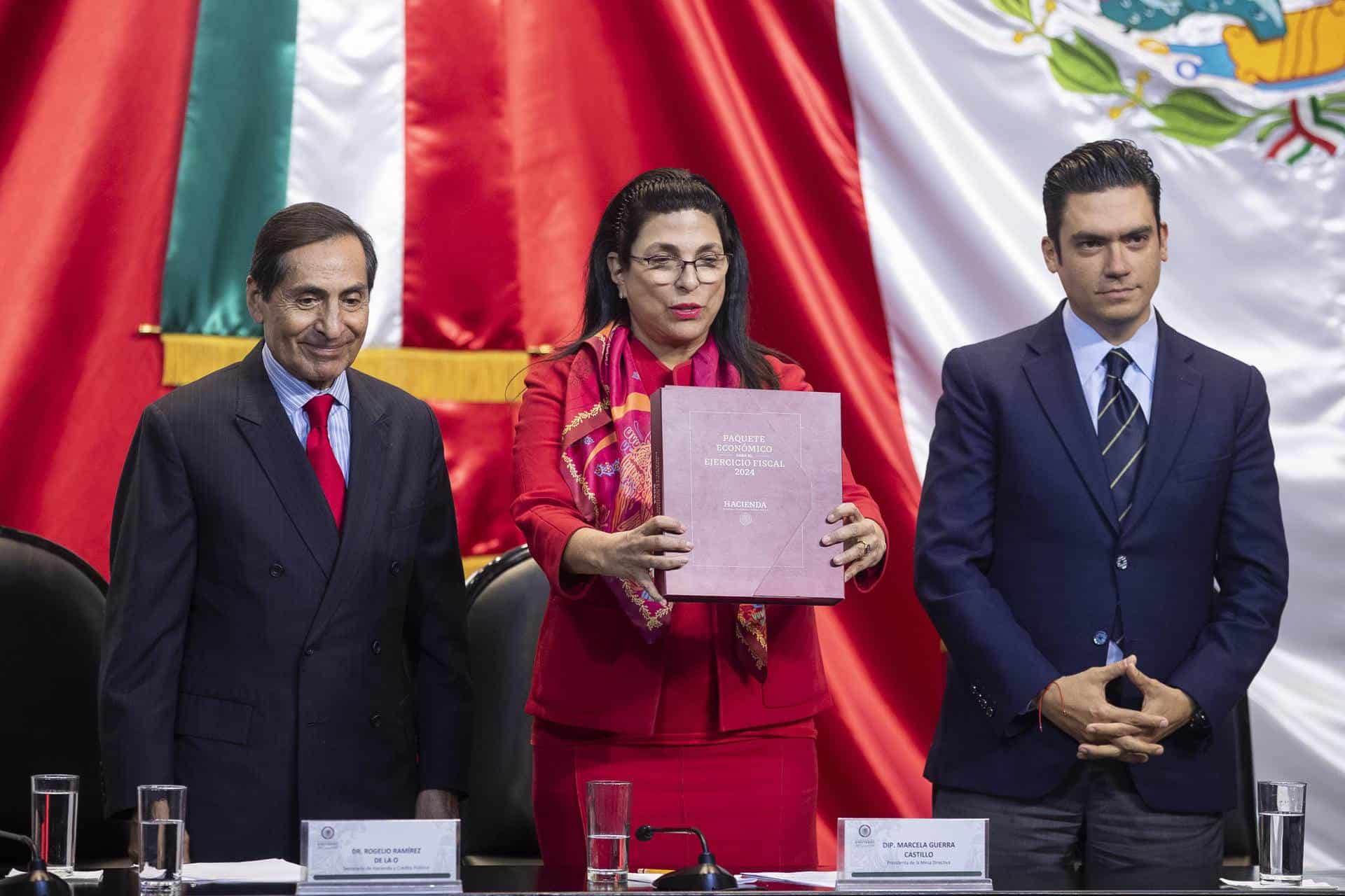 México enfrentará presiones en finanzas públicas en próximos años si no aplica cambios fiscales, expertos