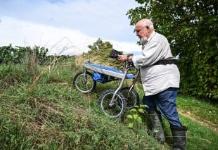 Alemán de 92 años inventa andador eléctrico y desafía a la naturaleza