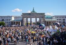 Miles de personas se manifiestan con Fridays for Future en Berlín