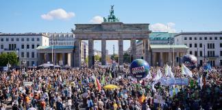 Miles de personas se manifiestan con Fridays for Future en Berlín