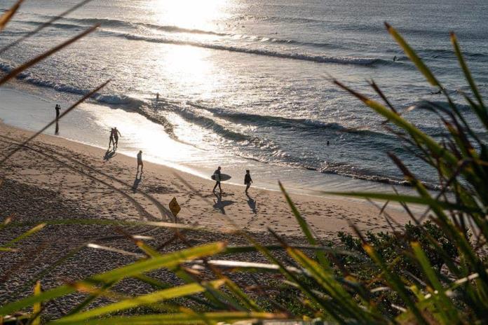Reabren playas tras bandera morada el sábado: gobernador