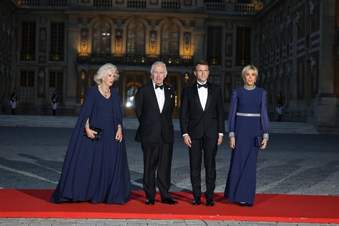 Hugh Grant, Charlotte Gainsbourg y Jagger, invitados a la cena entre Macron y Carlos III