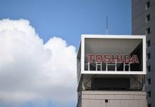 Toshiba concluye operación por 13.500 millones de dólares para salir de bolsa