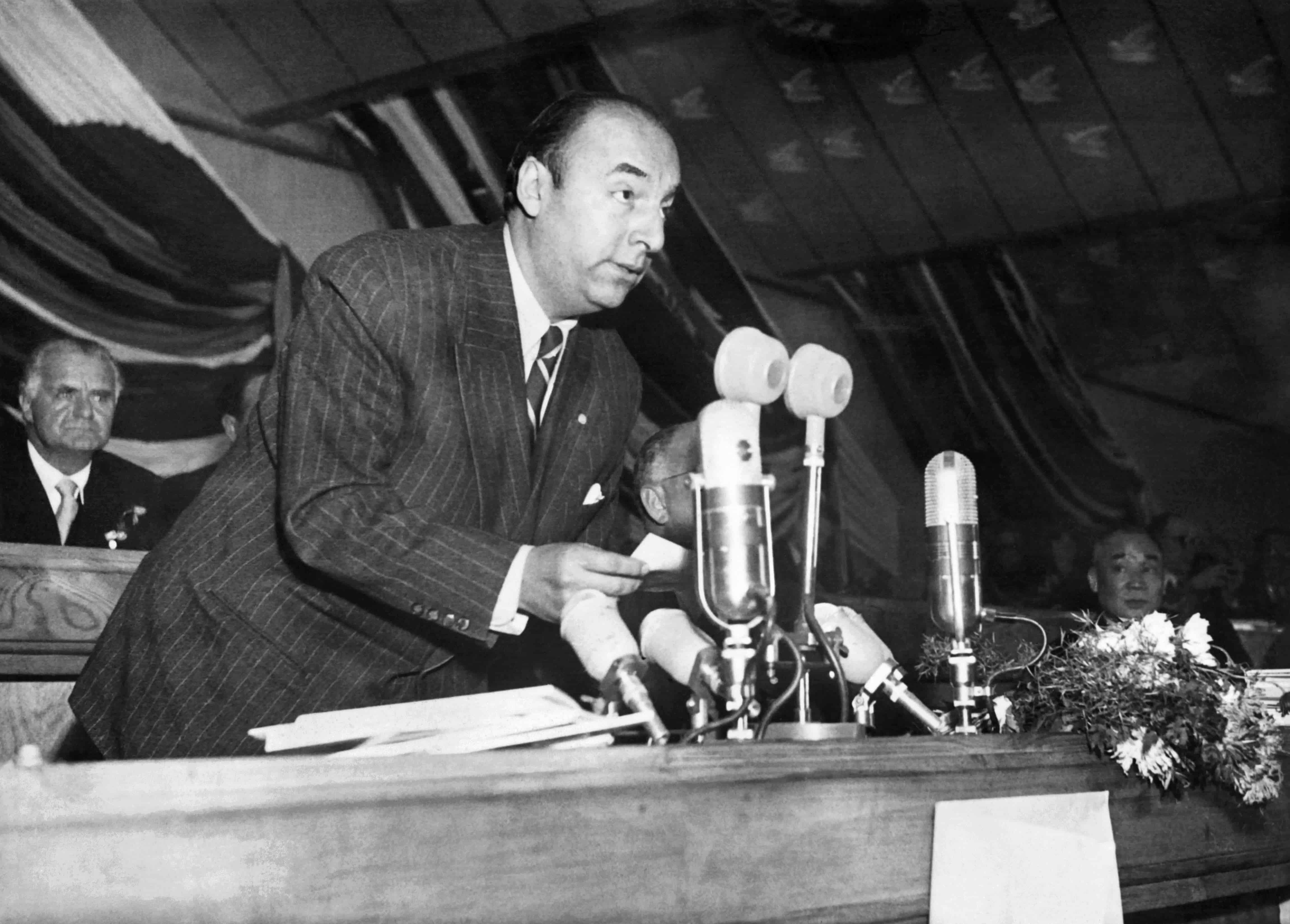 Dudas y sombras en la figura del poeta Pablo Neruda en el 50 aniversarios de su muerte