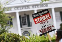 Guionistas y estudios de Hollywood alcanzan un acuerdo de principio para terminar la huelga
