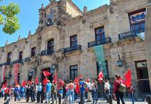 Por incumplimiento de demandas, Antorcha Campesina cierra calles del Palacio de Gobierno