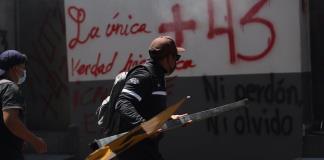 Familiares de los 43 jóvenes desaparecidos de Ayotzinapa denuncian falta de información en investigaciones
