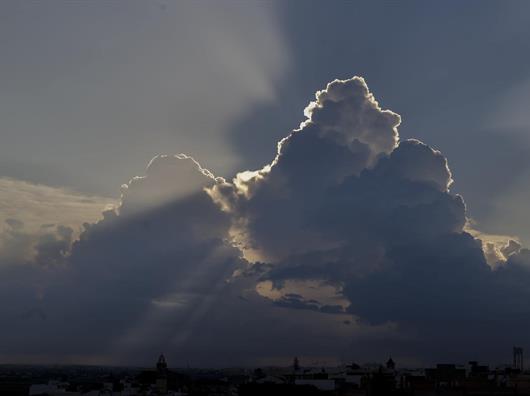India experimenta siembra de nubes para luchar contra la contaminación en Delhi