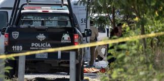Presuntos sicarios queman camiones y bloquean carretera en Nuevo León