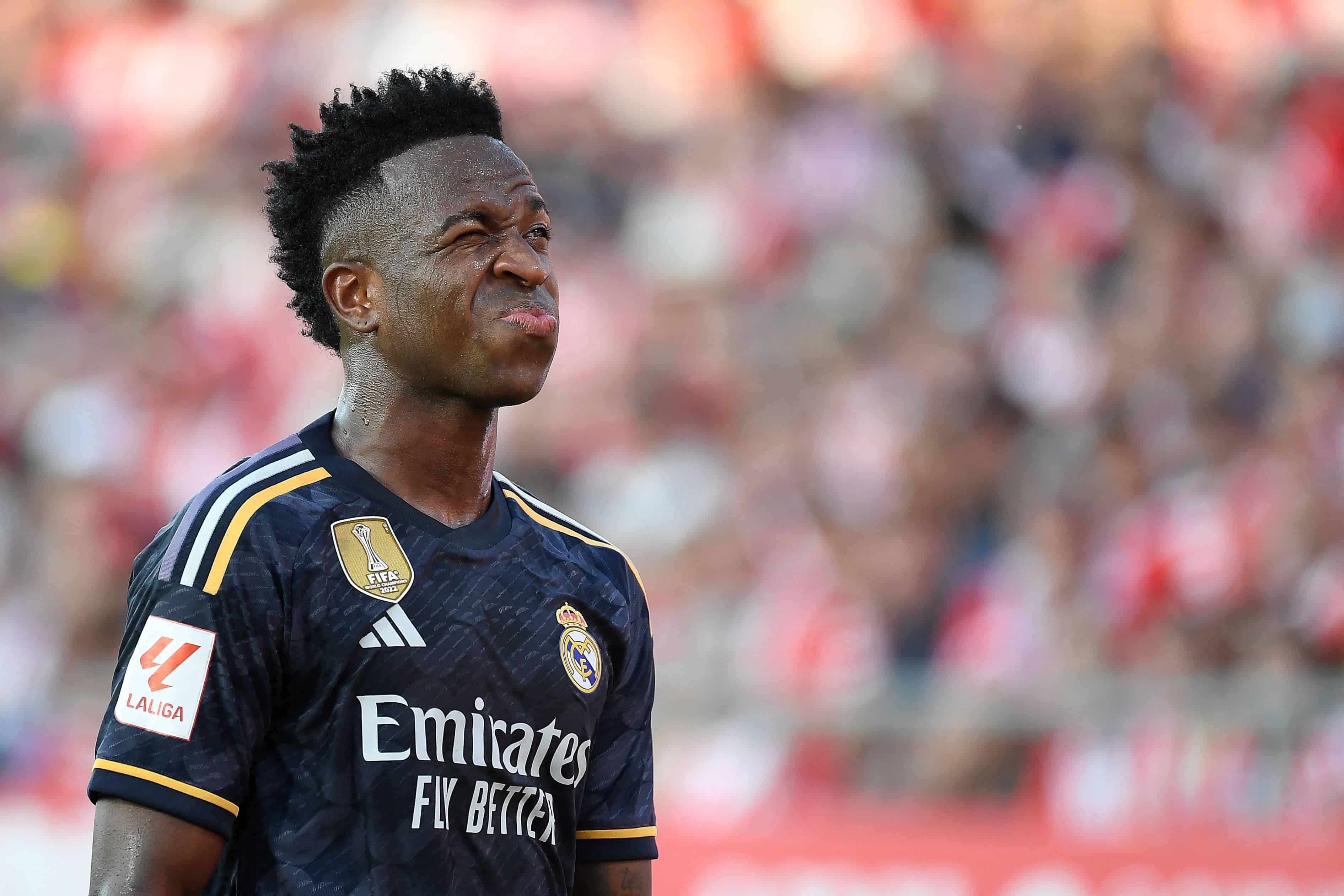 Fiscalía española investiga insultos contra niña que vestía camiseta de Vinicius