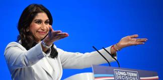 Ministra británica de Interior mantiene su discurso de control férreo de inmigración