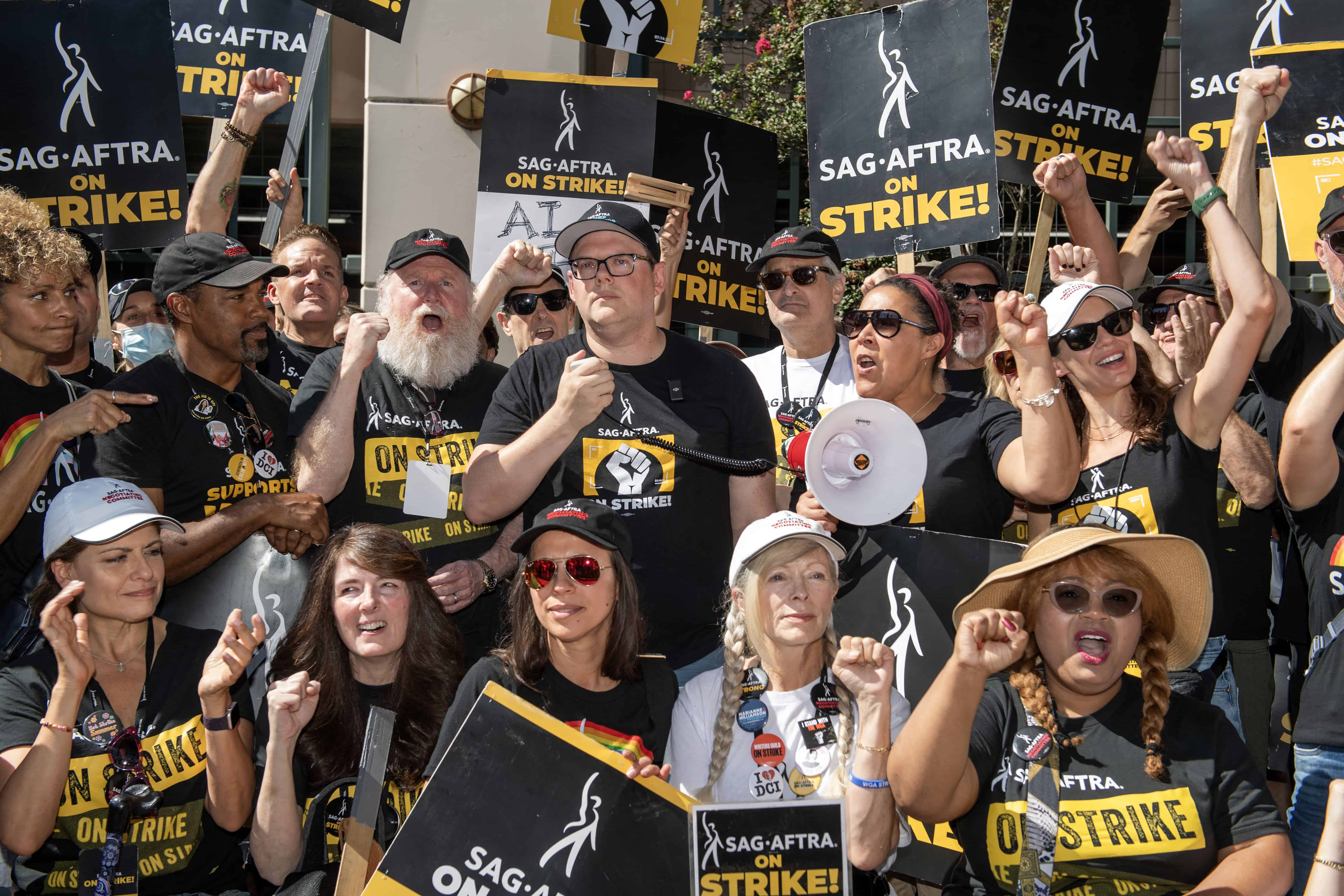 Huelgas, pandemia, incendios, IA: los trabajadores de Hollywood no ven luz