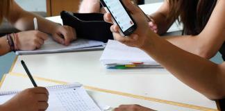 Asociación Alemana de Profesores descarta prohibir smartphones en escuelas