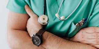 Más de 75.000 trabajadores de la salud inician huelga de tres días en EEUU