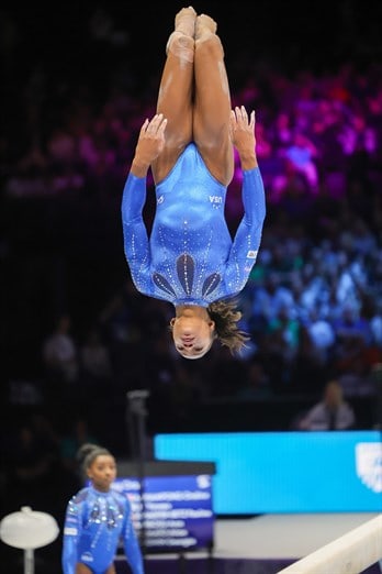 Simone Biles agiganta su leyenda con la conquista de su sexta corona mundial