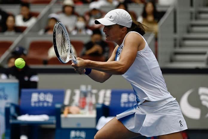 Swiatek y Gauff se citan en semifinales en Pekín, Sabalenka eliminada