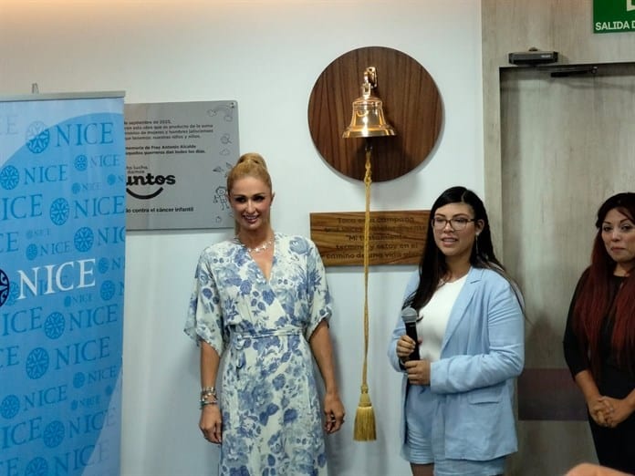 Paris Hilton visita el área de cáncer infantil del Nuevo Hospital Civil de Guadalajara