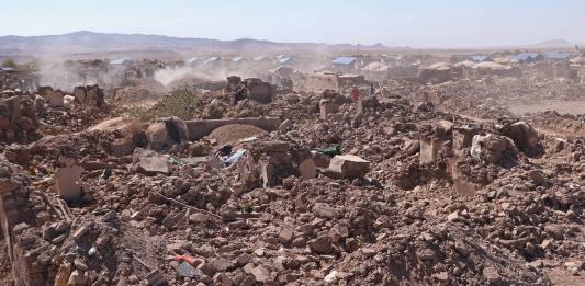 Sigue la búsqueda de personas atrapadas tras el sismo que golpeó Afganistán