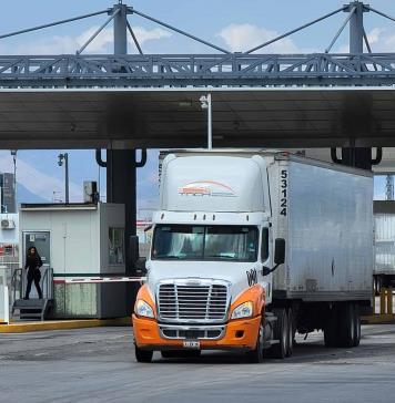 Detienen en EE.UU. a funcionario de Aduanas de M&eacute;xico por presuntos v&iacute;nculos criminales