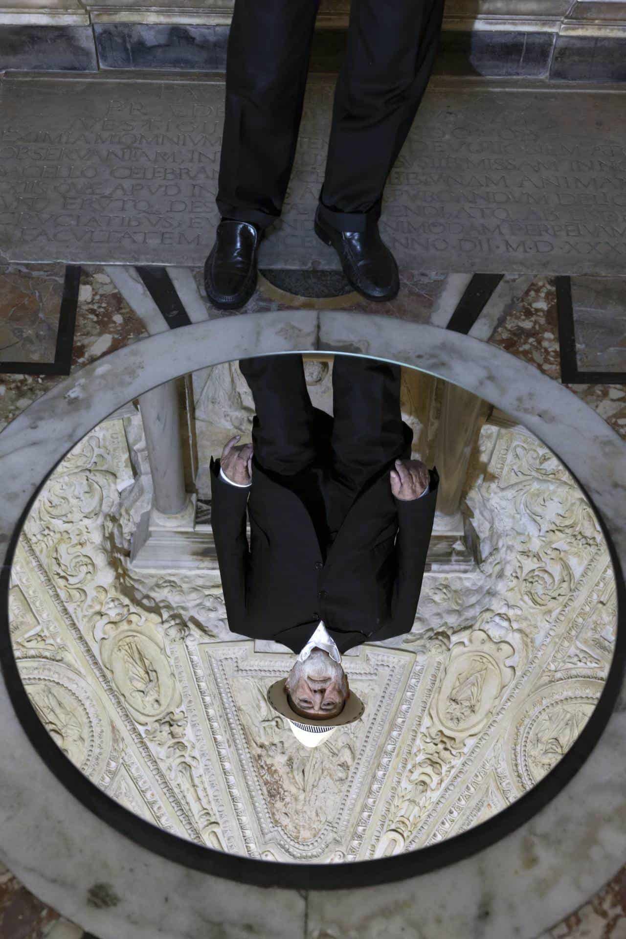 Pistoletto se refleja en el Templete de Bramante de la Academia española en Roma