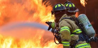 Miles de evacuados por un incendio en California