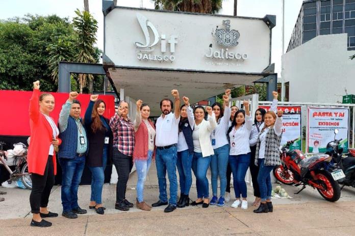 Emplazan a huelga al DIF Jalisco para el 21 de octubre; pararían mil 600 empleados y 18 centros de trabajo Emplazan a huelga al DIF Jalisco para el 21 de octubre; pararían mil 600 empleados y 18 centros de trabajo