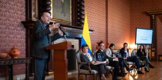 Canciller de Colombia insta al embajador de Israel a irse del país