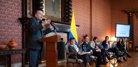 Canciller de Colombia insta al embajador de Israel a irse del país