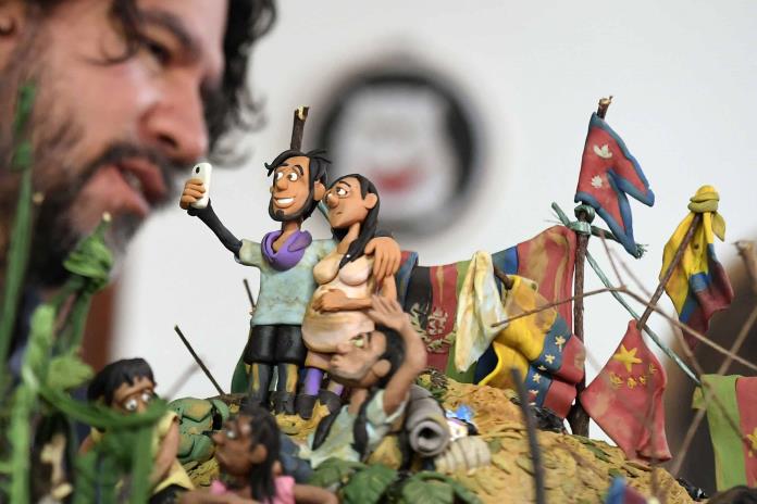 Caminantes de plastilina: artista colombiano moldea el dolor de la migración en América Caminantes de plastilina: artista colombiano moldea el dolor de la migración en América