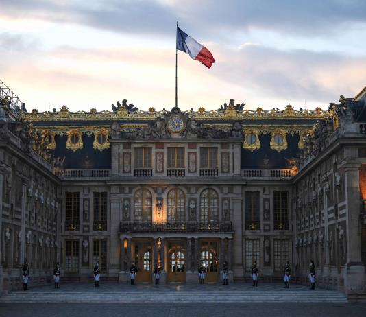 Medida en Versalles y Louvre eleva costo de entrada para visitantes extranjeros