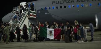 Vuelven 275 mexicanos repatriados en aviones militares desde Israel y suman 721 rescatados