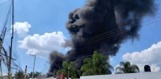 Incendio en bodega recicladora de Ocotl&aacute;n deja p&eacute;rdida total aunque sin dejar heridos