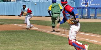 Cuba derrota 4x3 a Colombia en su estreno en el b&eacute;isbol de Santiago-2023
