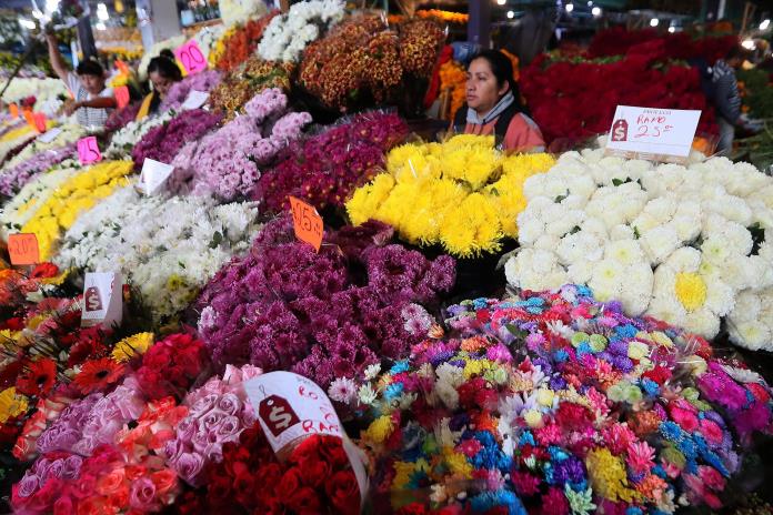 Comerciantes mexicanos esperan que ventas revivan durante celebración del Día de Muertos Comerciantes mexicanos esperan que ventas revivan durante celebración del Día de Muertos