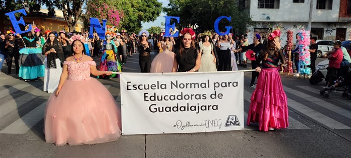 Más de 15 mil personas asisten al Desfile de Catrinas y Catrines en el Centro de Guadalajara 