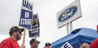 General Motors firma acuerdo de principio con sindicato UAW en huelga