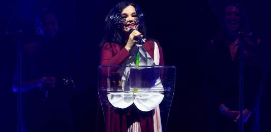 Björk y Rosalía anuncian dueto para luchar contra piscifactorías en Islandia