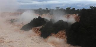 Cataratas del Iguaz&uacute; registran mayor caudal en casi una d&eacute;cada