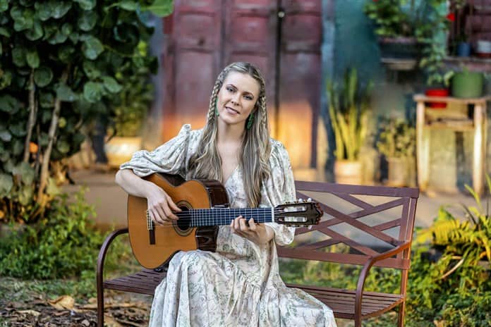 Katie James presentará su folclor Colombiano en el Centro Cultural Bretón de Guadalajara Katie James presentará su folclor Colombiano en el Centro Cultural Bretón de Guadalajara