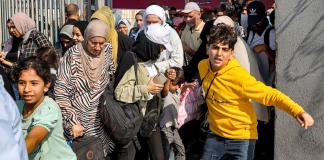 Comienza la evacuaci&oacute;n de heridos y extranjeros desde Gaza hacia Egipto