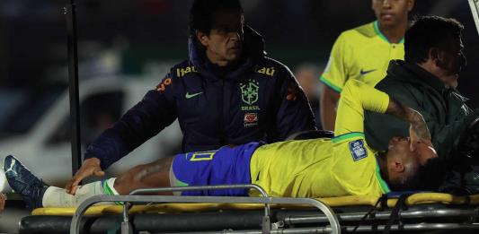 Neymar será operado el jueves en Brasil de ruptura de ligamento cruzado