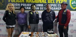 Policías peruanos con disfraces de Halloween detienen a vendedores de droga
