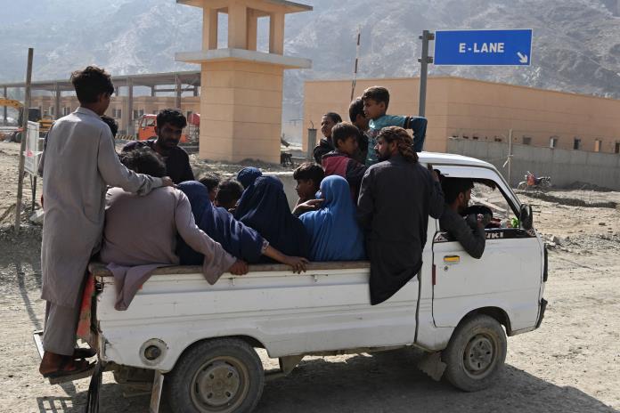 Más de 165.000 migrantes afganos abandonaron Pakistán para regresar a su país en octubre Más de 165.000 migrantes afganos abandonaron Pakistán para regresar a su país en octubre