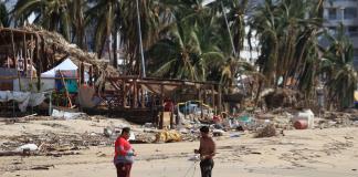 México ha rescatado a casi 13.000 afectados por el huracán Otis con un puente humanitario